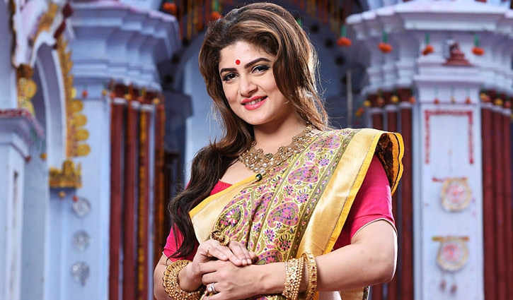 ফের পড়শির সঙ্গে প্রেমে মজেছেন শ্রাবন্তী?